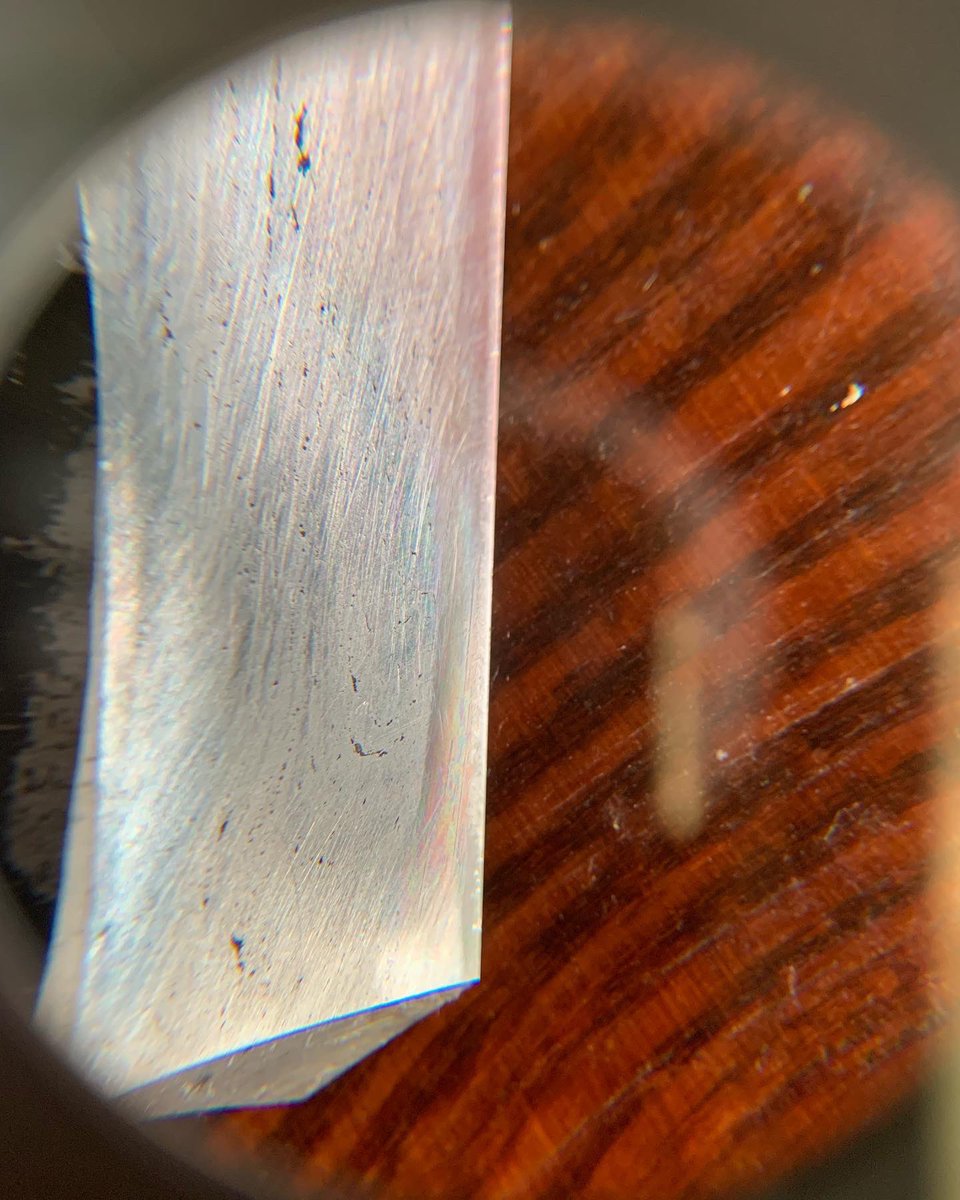 cowdogcraftwork's tweet image. Using a jeweler’s loupe shirt I check my edge on kanna. #japanesetools