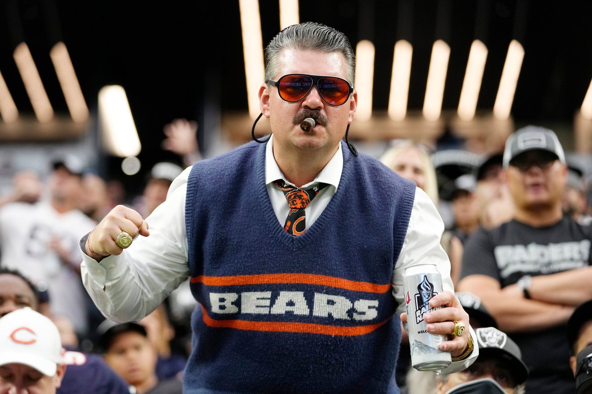 NBCSports's tweet photo. .@NFL fans showed up in their Sunday best today 🏈 https://t.co/LP0FJD529w