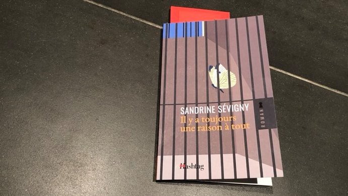 "Je rêve souvent à ma mère. Elle est toujours jolie, comme à l'époque où elle n'était pas aussi malheureuse." p. 16, Il y a toujours une raison à tout, Sandrine Sévigny, <a href="/EditionsHashtag/">Éditions Hashtag</a>