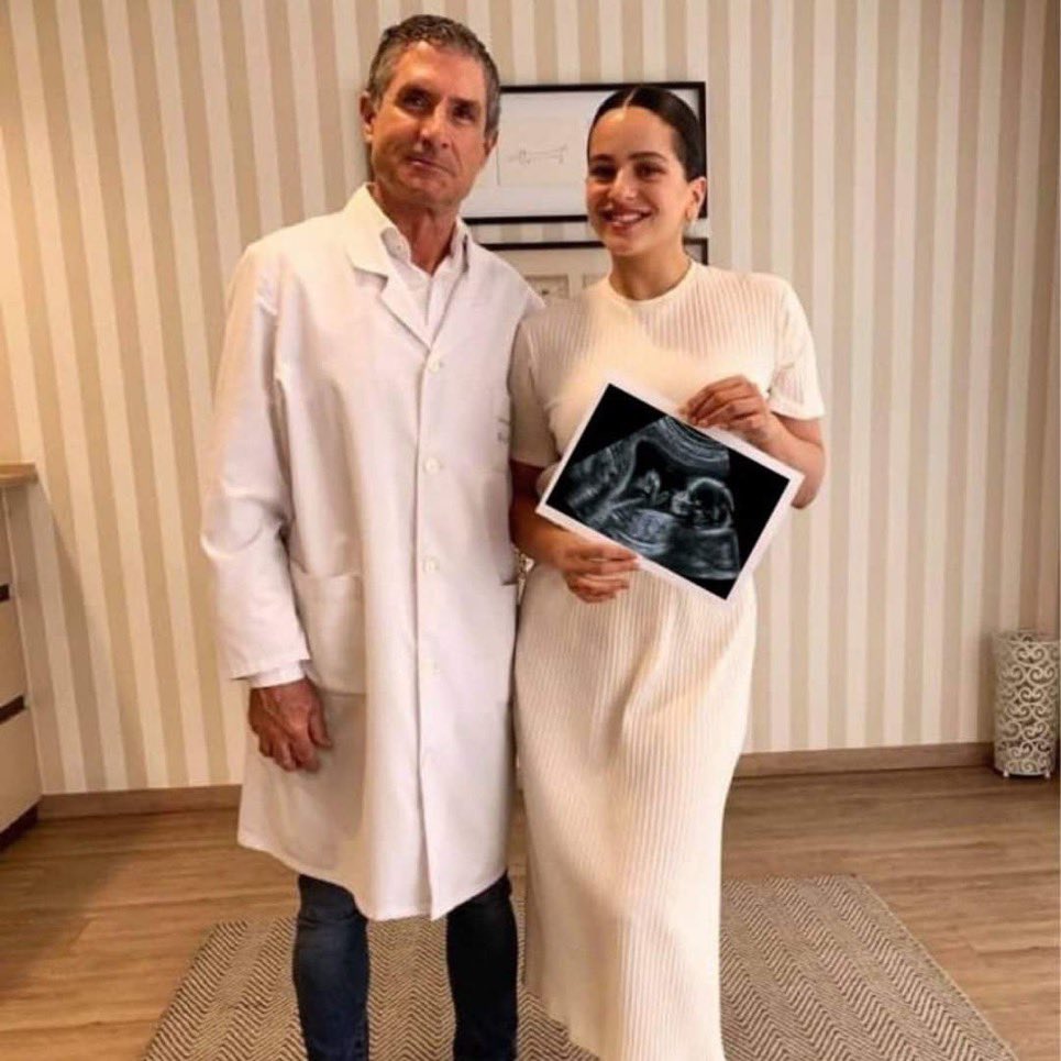 antoisunreal's tweet photo. Rosalia embarazada de Rauw😍😍 https://t.co/zNTpX4PmKO