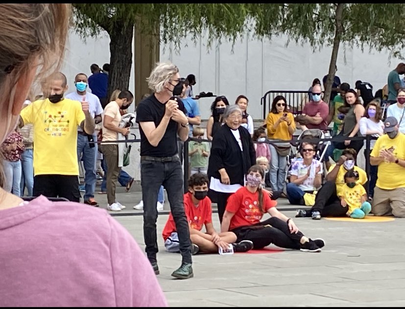 Yesterday I had a rare opportunity to do something big in the community, join Mo Willems in the education squad to create the “We Are All Connected” installation at the Kennedy Center. This was Mo Willems’ outgoing event as artist-in-residence &amp; it was quite the celebration!