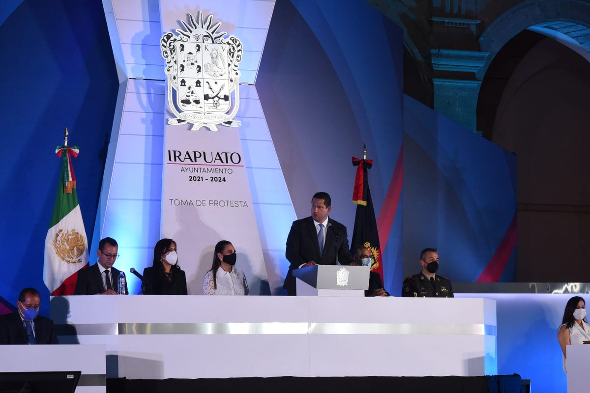 Gobierno de Irapuato (@irapuatogob) on Twitter photo El Gobernador, <a href="/diegosinhue/">Diego Sinhue Rodríguez Vallejo</a>, refrenda su compromiso con #Irapuato y con el nuevo Ayuntamiento. 
Hoy comenzamos una nueva relación de 
coordinación, confianza y respeto con nuestras autoridades estatales.
Juntos vamos a trabajar, #ConValorPorIrapuato. El Gobernador, <a href="/diegosinhue/">Diego Sinhue Rodríguez Vallejo</a>, refrenda su compromiso con #Irapuato y con el nuevo Ayuntamiento. 
Hoy comenzamos una nueva relación de 
coordinación, confianza y respeto con nuestras autoridades estatales.
Juntos vamos a trabajar, #ConValorPorIrapuato.