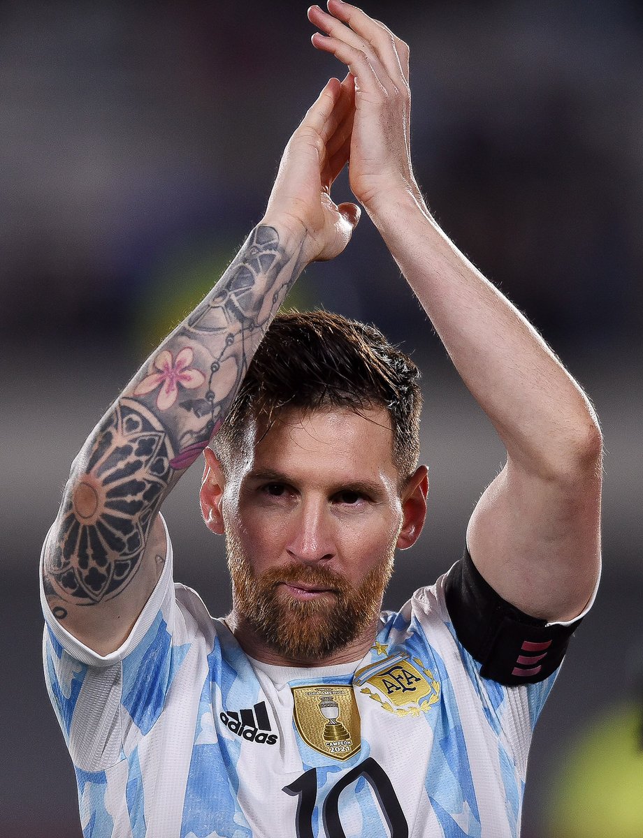 Breaks Pele’s goals record, Messi is honored - 3