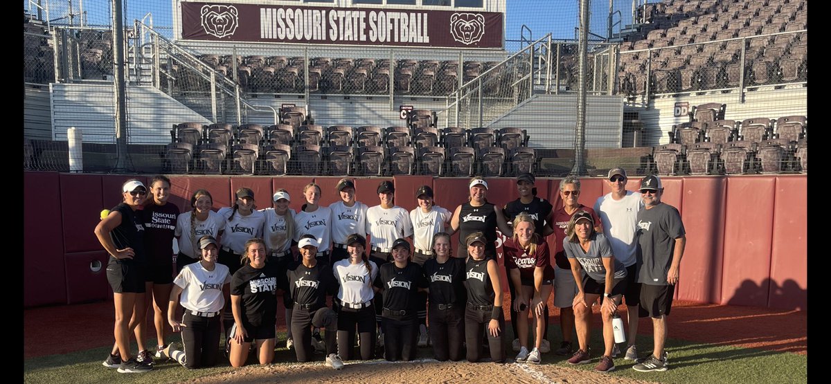 What a great day for our Vision Gold &amp; <a href="/ARVisionElite2/">AR Vision Elite</a> teams at @MSUSoftball today! Great instruction &amp; awesome competition made for a perfect day of 🥎! Also got to hang out with Vision Alumni <a href="/kenziedb11/">Kenzie Derryberry</a>! Thanks Coaches @BethPerine and <a href="/suedfrederick/">Sue Frederick</a> for hosting us!
