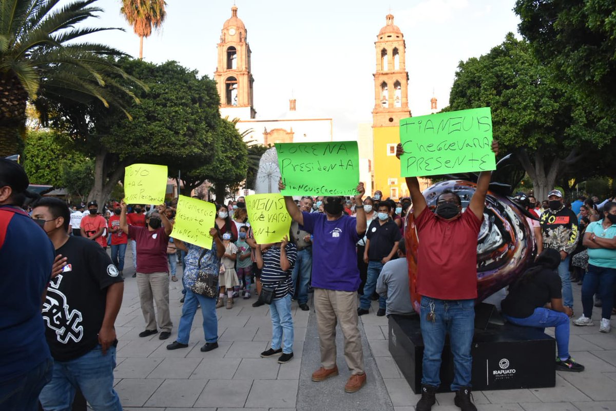 Lorena Alfaro García (@lorenaalfarog) on Twitter photo Implementaremos un plan que nos permita recuperarnos del golpe económico derivado de la pandemia. Reconozco el esfuerzo de nuestros comerciantes que han sido lastimados en su economía, y sin embargo todos los días salen a dar el mayor de sus esfuerzos.
#ConPasoFirme Implementaremos un plan que nos permita recuperarnos del golpe económico derivado de la pandemia. Reconozco el esfuerzo de nuestros comerciantes que han sido lastimados en su economía, y sin embargo todos los días salen a dar el mayor de sus esfuerzos.
#ConPasoFirme