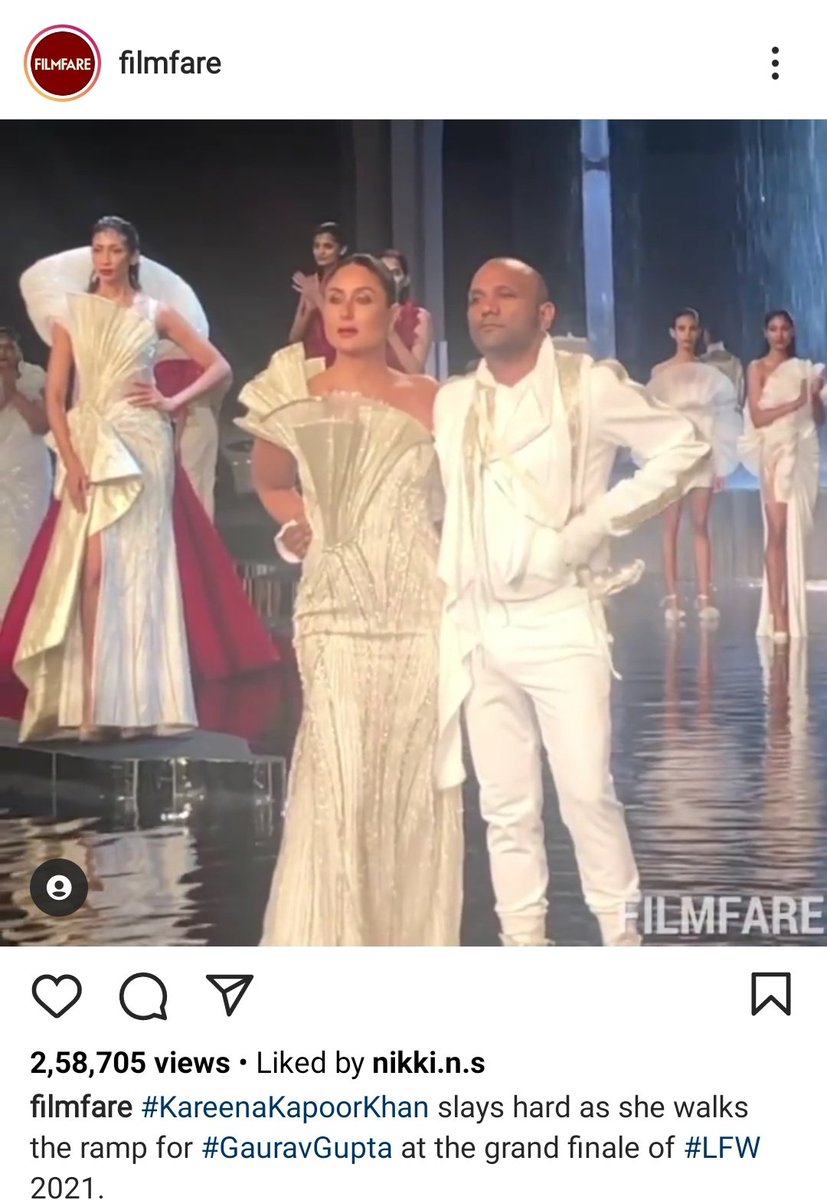 nikhimittal09's tweet photo. @filmfare @KareenaK_FC &amp; designer Gaurav Gupta.
Fashion dikhana hi hai to kuch dhanka dikhao, why are u guys wasting water for it.
#mumbaidiaries  @DDNewslive @aajtak @ndtv @ndtvindia @republic @ABPNews @BBCBreaking @BBCNews @cnnbrk @CNNnews18 @ZeeNews @ANI @iDropNews @filmfare https://t.co/47yc2iR8E5
