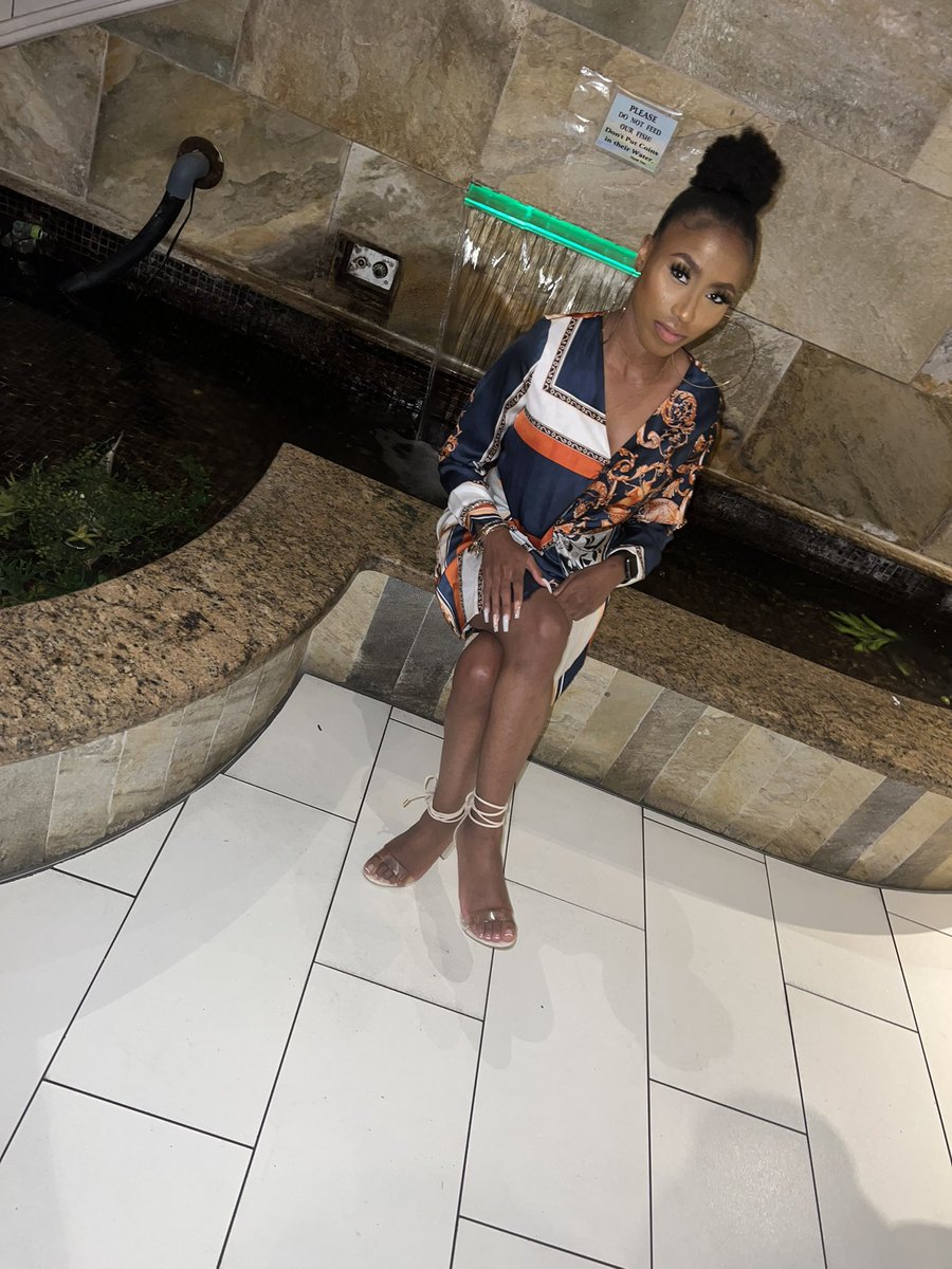 ___leeny's tweet photo. Cheers to a quarter century 🥂✨ https://t.co/7quYgByyrV
