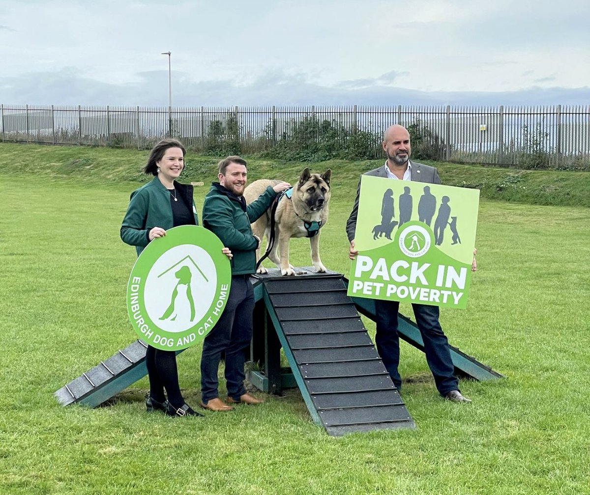 marcthevet's tweet image. Fab few days at amazing @EdinDogCatHome helping launch their excellent #PackInPetPovery campaign, spoke at a few events, book signing, met budding vet Sofia &amp;amp; got locked in kennel to raise funds for the animals. Thanks everyone for donating: justgiving.com/fundraising/ma… #InTheDogHouse