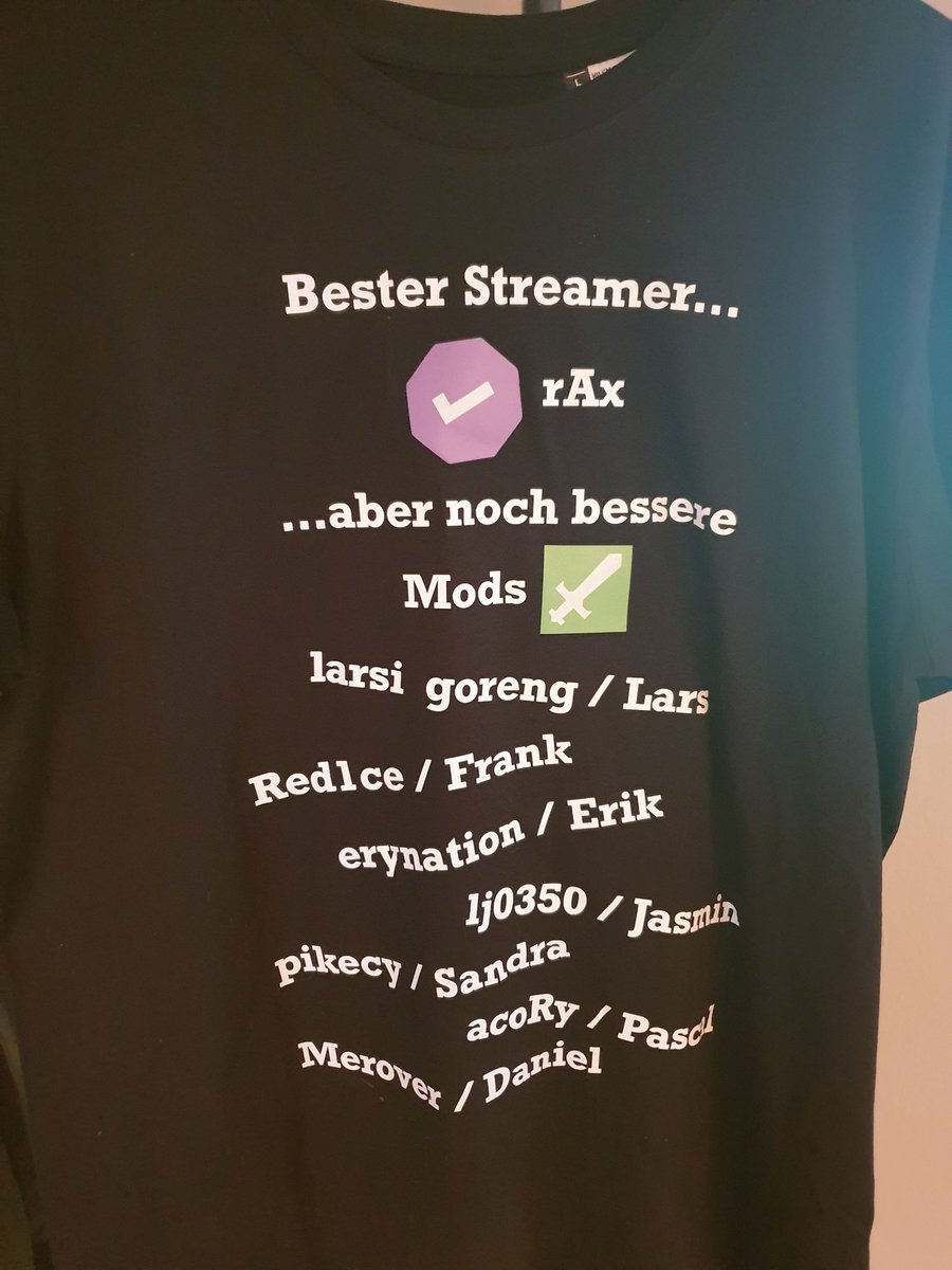 30 🥳 Danke für die Glückwünsche und das süße Geschenk von den besten Mods auf Twitch ❤️ ❤️ ❤️