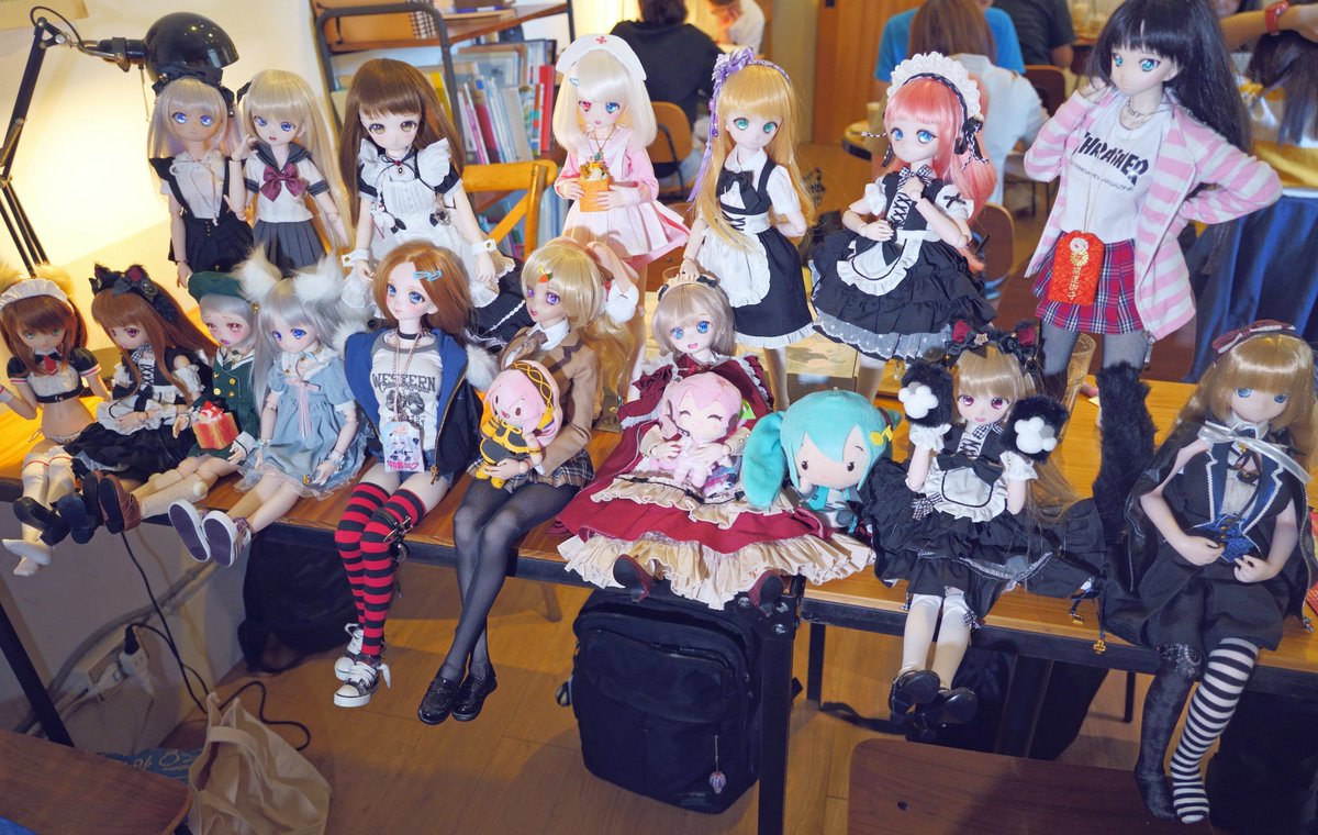 shiranui_hane's tweet photo. 10月10日のドールオフ会　Part 1
1枚目→ #666っ子 #きっこり娘 #bloody_bride_c #メテオっ子 など
2枚目→ #ももマン #狐花っこ #RHっこ #やるっ子  #ぐぺっ子 #アゾン など https://t.co/N7mPyvqUrz