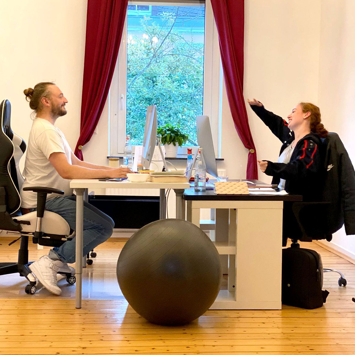 RedTigerDesign's tweet image. Wir starten mit guter Laune und viel Energie in die neue Woche ☀️☺️

#branding #motivation #team #personalbranding