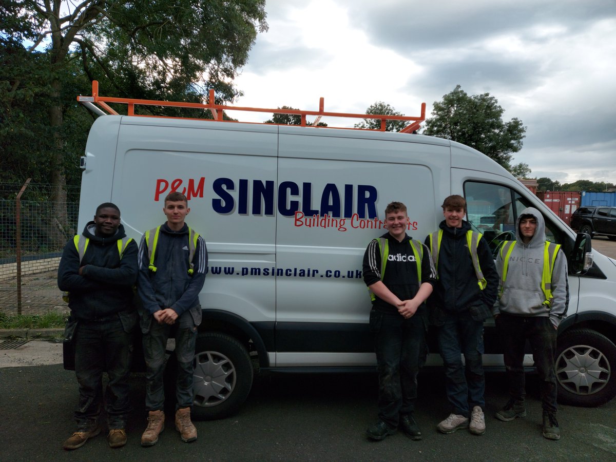 We've got 5 new bricklaying apprentices starting at <a href="/edinburghcoll/">Edinburgh College</a> today, helped by funding from <a href="/DYWEdinMidEast/">DYW Edinburgh, Midlothian & East Lothian</a> #apprenticeships #investinginthefuture #youngpersonguarantee #buildingthefuture