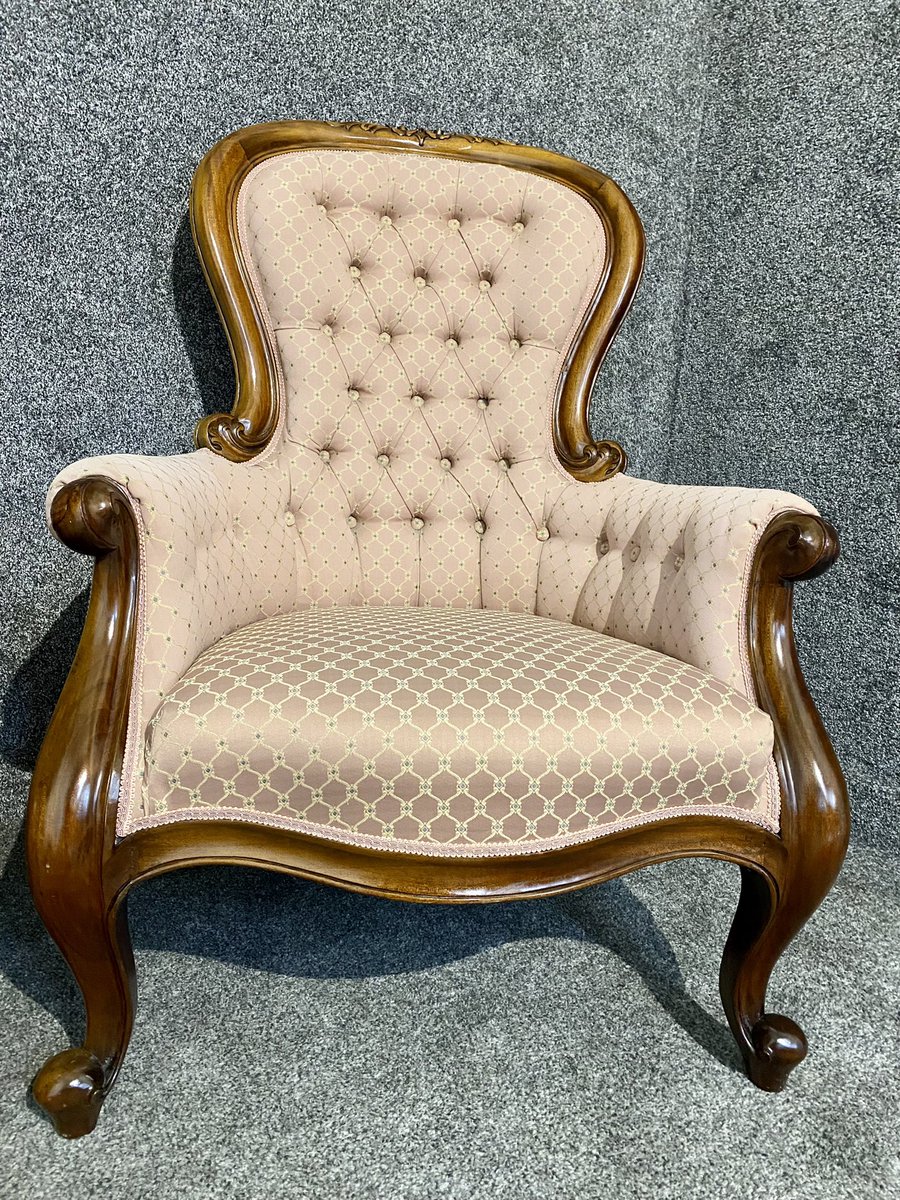 FeatonbysNE's tweet photo. We have these 2 x carved mahogany framed button back ladies chairs, which came from a lovely couples mansion!
Go to our website for more details and to take a look at our amazing items-
https://t.co/xxMAFjLboW
#Pink #Chairs #buttonback #carved https://t.co/PQK0zROKP8