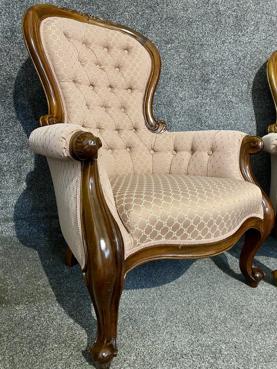 FeatonbysNE's tweet photo. We have these 2 x carved mahogany framed button back ladies chairs, which came from a lovely couples mansion!
Go to our website for more details and to take a look at our amazing items-
https://t.co/xxMAFjLboW
#Pink #Chairs #buttonback #carved https://t.co/PQK0zROKP8