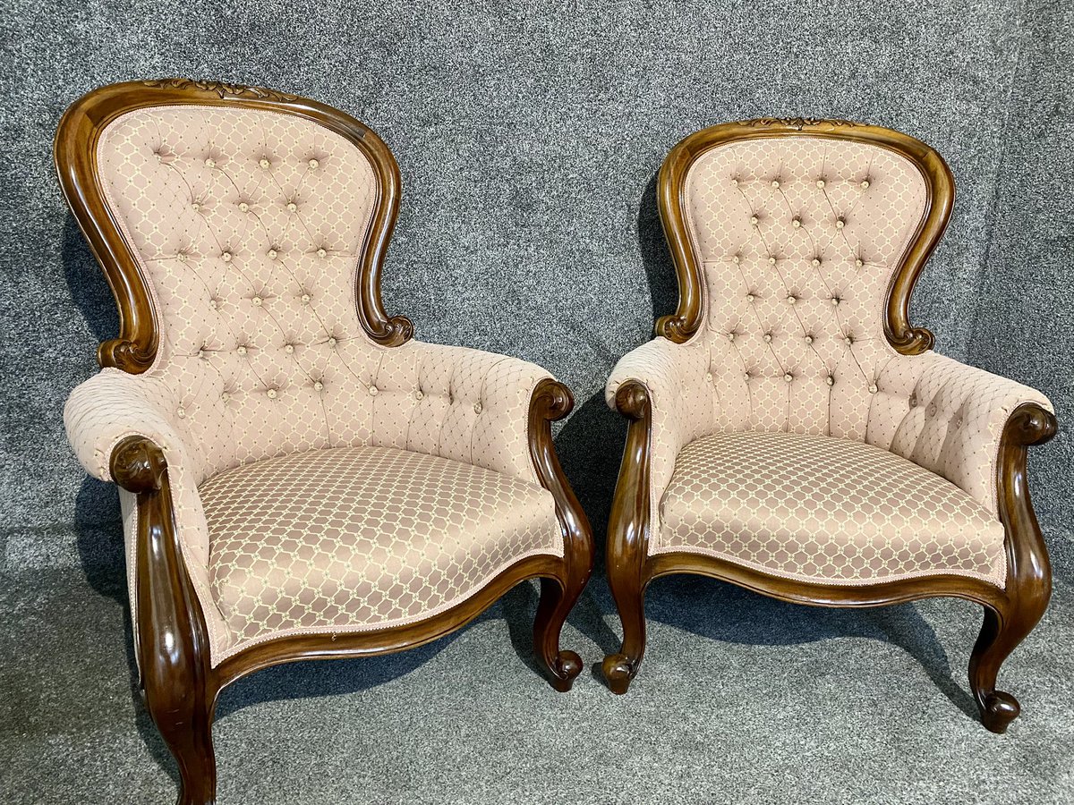 FeatonbysNE's tweet photo. We have these 2 x carved mahogany framed button back ladies chairs, which came from a lovely couples mansion!
Go to our website for more details and to take a look at our amazing items-
https://t.co/xxMAFjLboW
#Pink #Chairs #buttonback #carved https://t.co/PQK0zROKP8