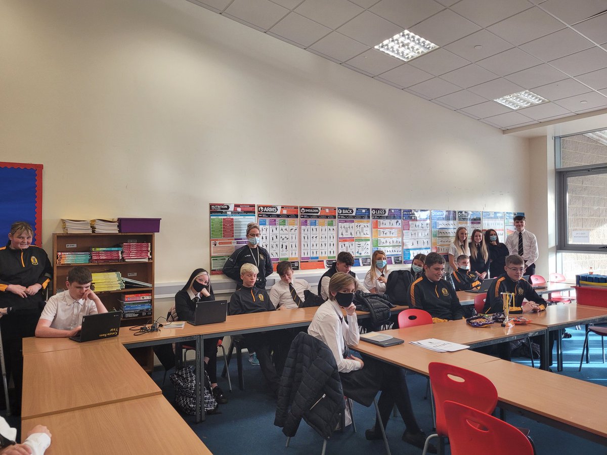 MrsWardPL's tweet photo. Quiz champions from last week's #HelloYellow University challenge!

Well done 11ESE @MaestegSchool https://t.co/m3o13yjgmD