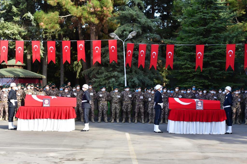 EmniyetGM's tweet photo. Vatan için yaşayıp, vatan için can verenler…

🇹🇷🇹🇷🇹🇷

Şehit Özel Harekat Polislerimiz son yolculuğuna uğurlanıyor

#pöh https://t.co/7fvMULdgXu