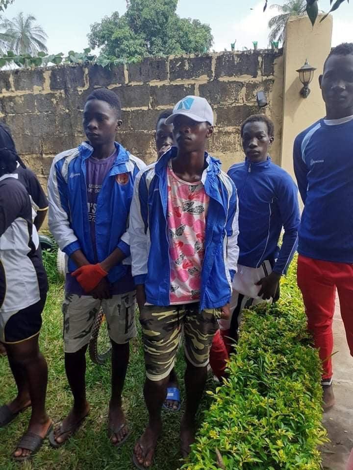 acdfatima's tweet photo. 👉A partir de esta semana, empezaremos a recoger ropa deportiva para la Fundación Academia Bosports de Togo 👏👏
👉Como ya sabéis, abrigos no, puesto que la temperatura de allí es alta 🥵y no lo necesitan, además el precio del transporte es muy caro.
Gracias!😊
#nuestrailusión https://t.co/pGjVQHCHxY