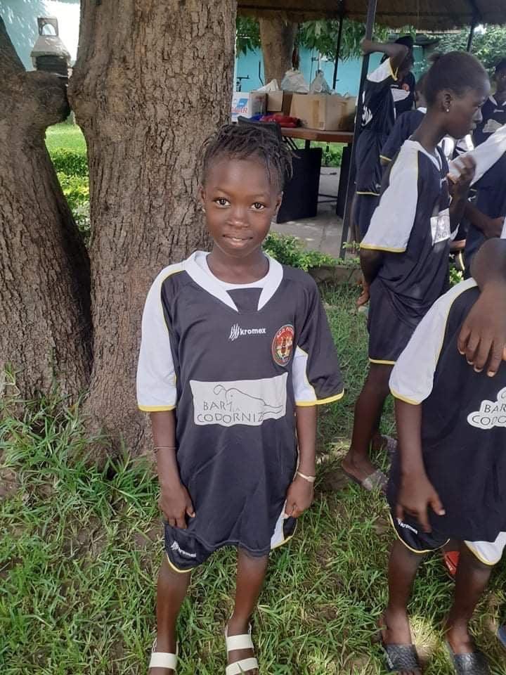 acdfatima's tweet photo. 👉A partir de esta semana, empezaremos a recoger ropa deportiva para la Fundación Academia Bosports de Togo 👏👏
👉Como ya sabéis, abrigos no, puesto que la temperatura de allí es alta 🥵y no lo necesitan, además el precio del transporte es muy caro.
Gracias!😊
#nuestrailusión https://t.co/pGjVQHCHxY