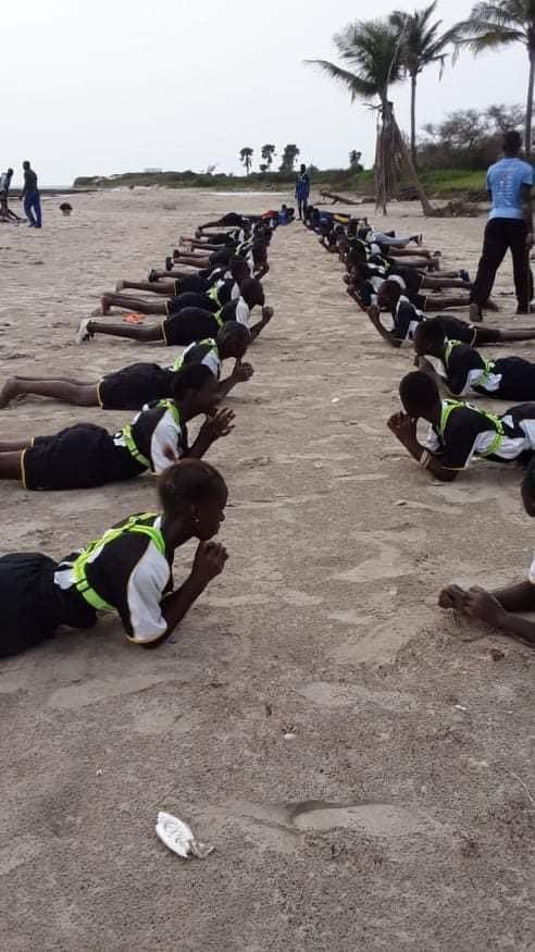 acdfatima's tweet photo. 👉A partir de esta semana, empezaremos a recoger ropa deportiva para la Fundación Academia Bosports de Togo 👏👏
👉Como ya sabéis, abrigos no, puesto que la temperatura de allí es alta 🥵y no lo necesitan, además el precio del transporte es muy caro.
Gracias!😊
#nuestrailusión https://t.co/pGjVQHCHxY