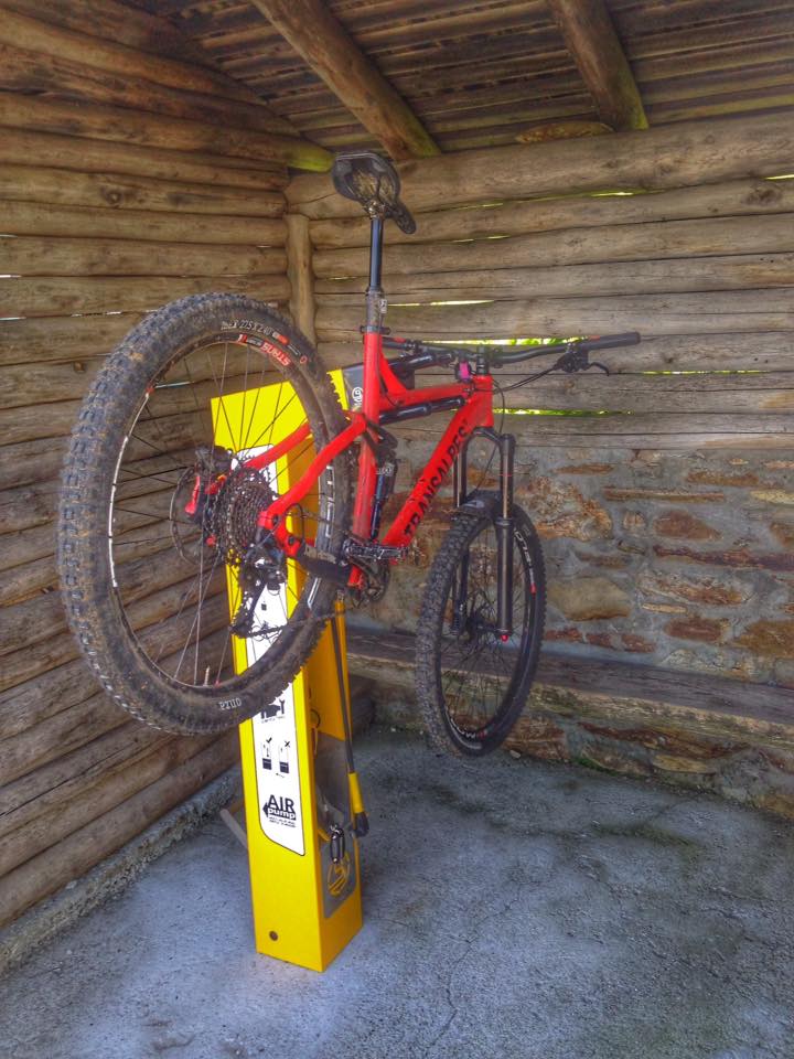 BiciwayMobility's tweet photo. Digam o que disserem, esta é mesmo a mais robusta, estável e versátil oficina self-service para bicicletas.
#UrbanFix #bike #bicycle https://t.co/brik5gTYr2