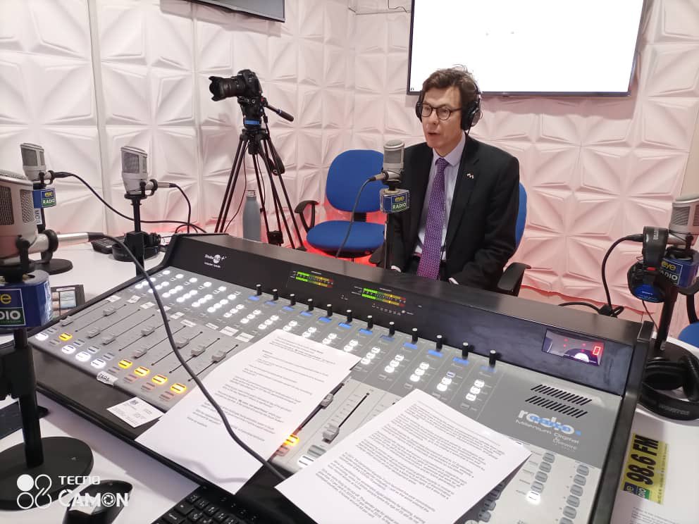 JonnyBaxterFCDO's tweet photo. Talking on #RadioEye to celebrate #InternationalDayoftheGirl and 🇸🇸 girls whose tenacity and commitment during C19 closures meant that 1.25m girls are back in school, and a brilliant 87.9% passed primary exams - well done to each of them https://t.co/iyE7b5d5QZ