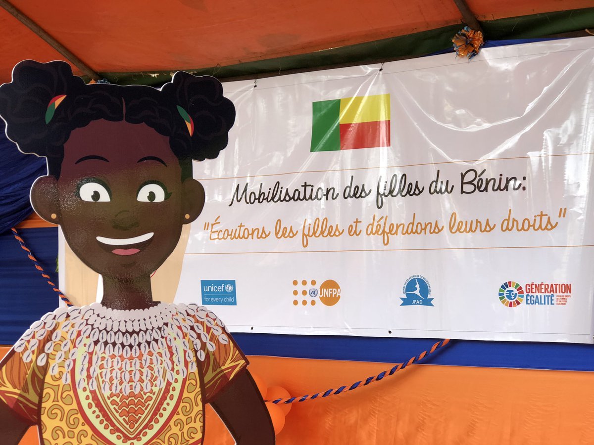 Les filles sont des actrices clés de notre nation 🇧🇯 
En ce jour où nous célébrons la #JIfi , Nous devons continuer à renforcer nos efforts pour célébrer leurs voix &amp; pouvoirs, défendre leurs dignités et leurs droits, les autonomiser et lutter contre les inégalités
#DayOfTheGirl