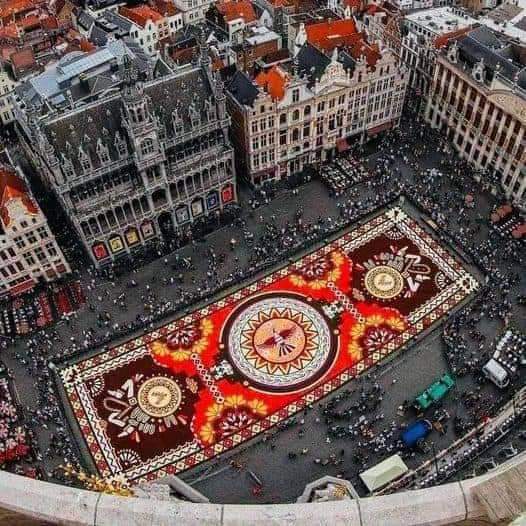 archeohistories's tweet photo. A carpet created from 500,000 dahlia and begonia flowers at Grand Place in Brussels, Belgium. 100 volunteers created this astonishing Floral Carpet that stretches out 19,000 sq. ft. Every two years it's a different cultural theme. This one honors Mexico &amp; Aztec Culture. https://t.co/3PTOKvlFAM