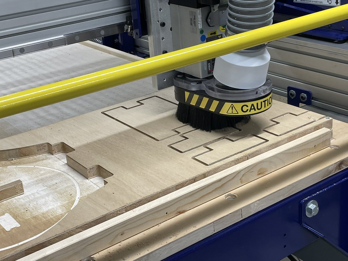 fablabkn's tweet photo. 本日はファブラボみなとみらいのスタッフ研修日 講習を受けたばかりのShopbotの操作練習をしました。試行錯誤しながら無事に加工完了!
#shopbot
#cnc
#shopbottools https://t.co/4Adqq2ITLh