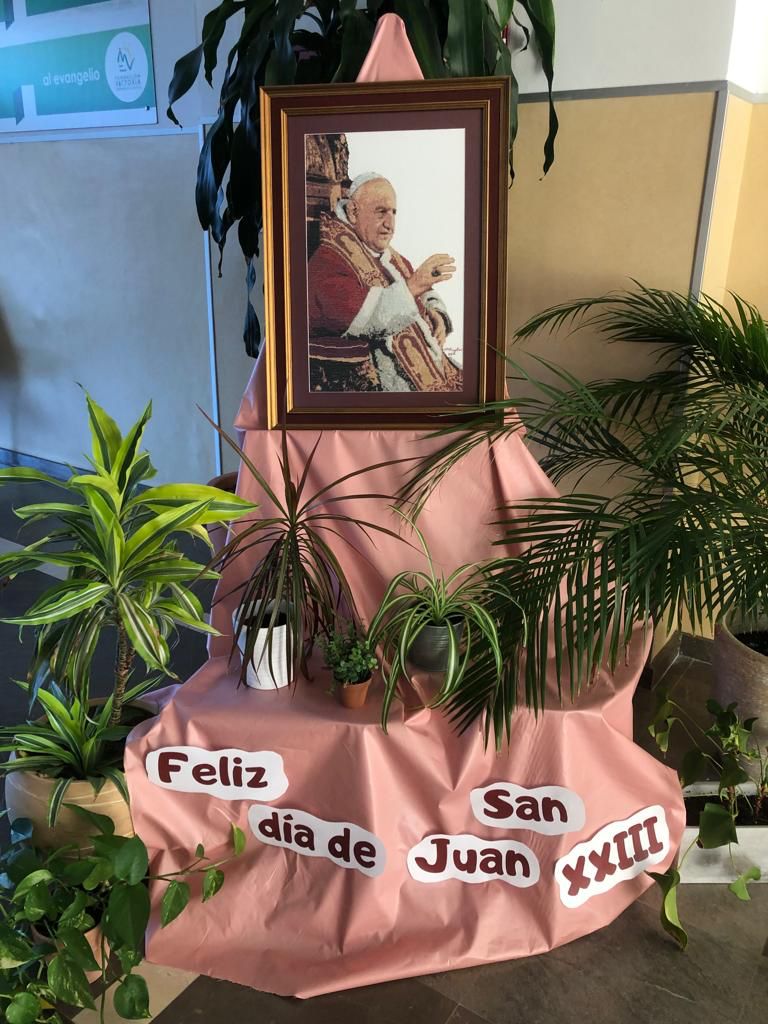 Colegio Diocesano Juan XXIII (@cdpjuanxxiii) on Twitter photo 🎉💕🙏Toda la comunidad educativa del colegio Juan XXIII os deseamos un feliz día. ¡Estamos de celebración! 🙏💕🎉
"Sólo por hoy seré feliz, en la certeza de que he sido creado para la felicidad, no sólo en el otro mundo sino también en éste" San Juan XXIII, Papa <a href="/fvictoria_es/">Fundación Victoria</a> 🎉💕🙏Toda la comunidad educativa del colegio Juan XXIII os deseamos un feliz día. ¡Estamos de celebración! 🙏💕🎉
"Sólo por hoy seré feliz, en la certeza de que he sido creado para la felicidad, no sólo en el otro mundo sino también en éste" San Juan XXIII, Papa <a href="/fvictoria_es/">Fundación Victoria</a>