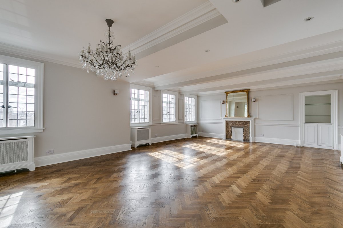 House_C0's tweet photo. NEW | Chiltern Court, NW1

A modern and beautiful four-bedroom family #apartment conveniently located close to #RegentsPark and within easy walking distance to the world class shops and restaurants of #Marylebone High Street and the West End. #london 

https://t.co/WpFzhbMAZY https://t.co/97oeYvOt2w