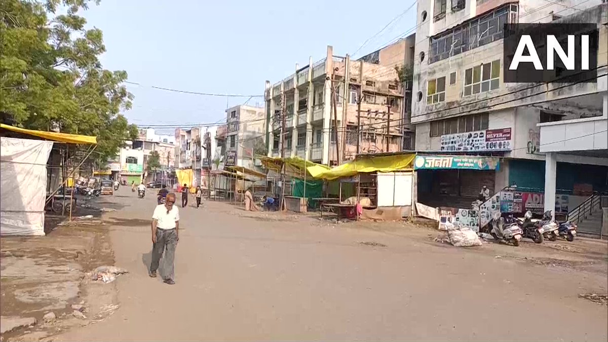 ANI's tweet photo. The Congress-Shiv Sena-NCP alliance has called for a bandh in Maharashtra today to protest the Lakhimpur Kheri violence that claimed the lives of 8 people including 4 farmers

Visuals from different areas of Aurangabad city https://t.co/B0vp8Ucj2q