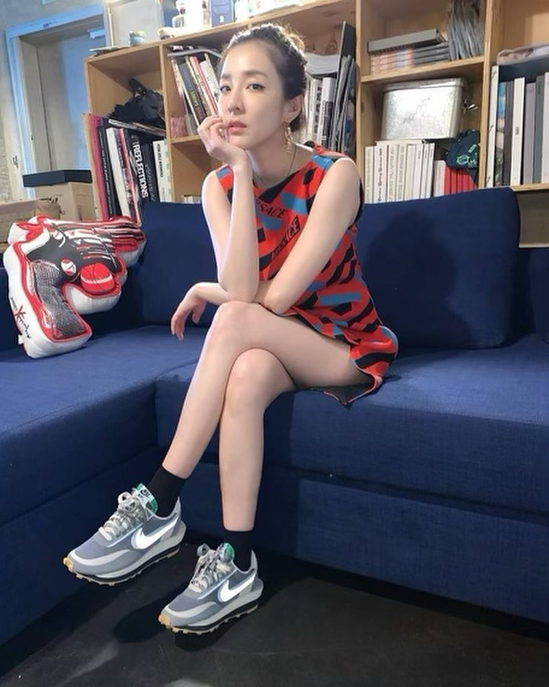 WeLoveDara's tweet photo. [clot]
🔗: https://t.co/GtDQ1dFFdp

"@krungy21 in the CLOT x sacai x Nike LDWaffle "Grey"

#CLOT
#CLOTXsacaiXNike
#CLOTsacaiTHEpeople
#CLOTCOMMUNITY"

#SANDARAPARK #산다라박 https://t.co/LKaH46mGmR