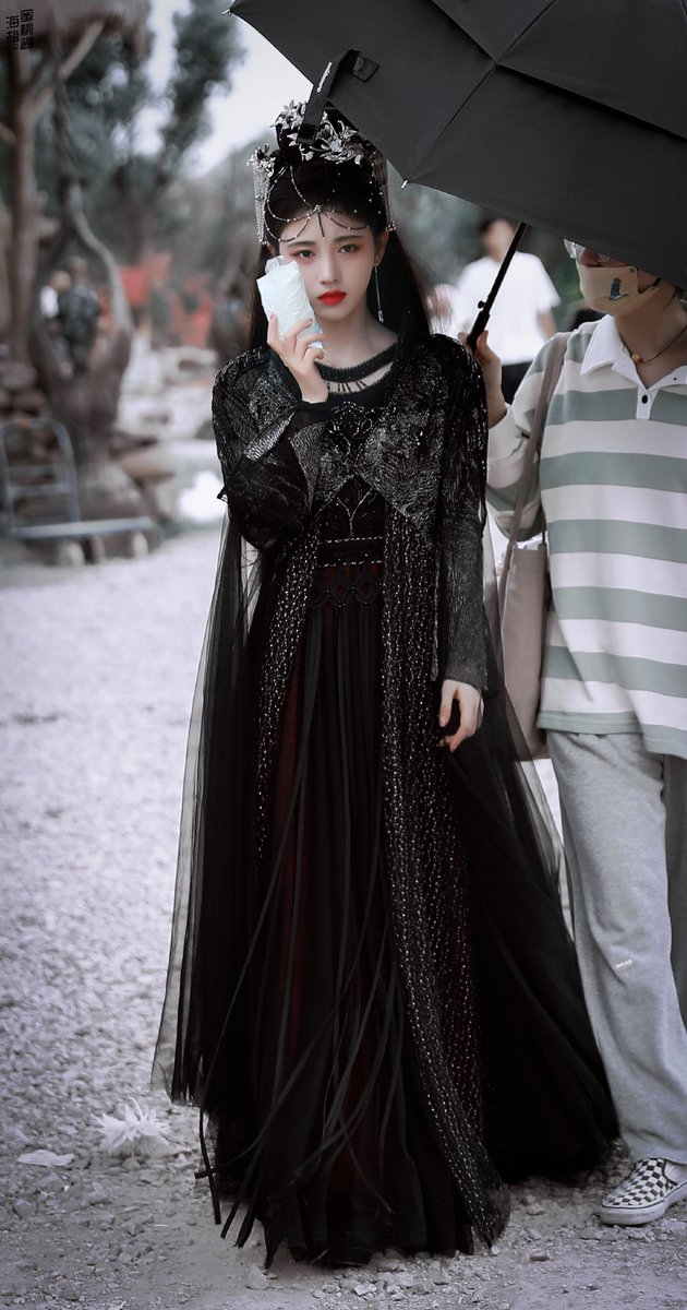 คอสตูมเยอะมากกกกกกกกกกกทั้งชุดทั้งเครื่องหัว ไม่มีซ้ำเลย สีดำยังคนละชุดเลย เครื่องหัวก็เปลี่ยน พี่ๆคอสตูมสนุกแน่ๆ เหมือนจับตุ๊กตาแต่งตัว #花戎 #huarong #JuJingYi #鞠婧祎 #จวีจิ้งอี #เสี่ยวจวี #เสี่ยวจู