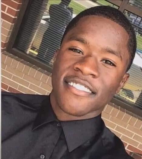 LADDY__BEE's tweet photo. Both Kendrick Johnson &amp; Jelani Day Case is very similar a cop killed Kendrick and covered up all his tracks only something a police can do jelani case is basically cold no leads no evidence everything was wiped clean and tracks was erased only something a cop can do 😭😭😭😭🤔 https://t.co/V8jBRn82n2