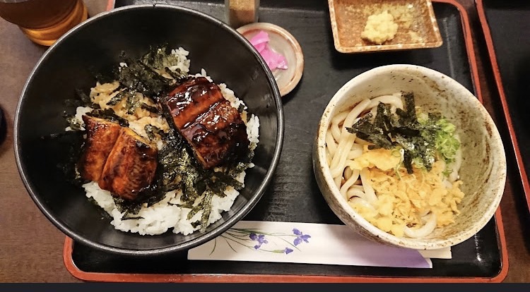 AKB_ouenHyogo2's tweet photo. 蕎麦屋 才谷屋
住所：兵庫県神戸市北区有野中町1-3-19
最寄り駅：岡場駅
営業時間：11:00～16:00、17:30～22:00
定休日：日曜日
コシのある蕎麦、うどんは美味しく量も👍
丼ものや定食もあり、どれも美味しいです😋
近くに来られた時にはぜひどうぞ
#神戸市北区
#赤羽かずよし頑張れ
#コロナに負けるな https://t.co/2QxxcDBpiX