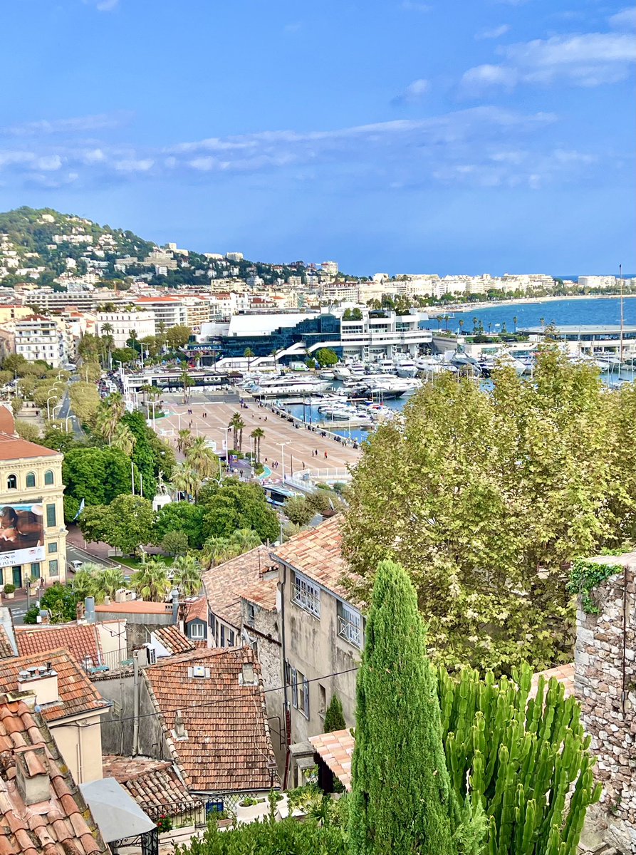 Bonjour Cannes depuis le village historique du Suquet 👁 Bon lundi et excellente semaine à toutes et tous! #CotedAzurFrance #lundimotivation #Cannes @VisitCotedazur @AlpesMaritimes