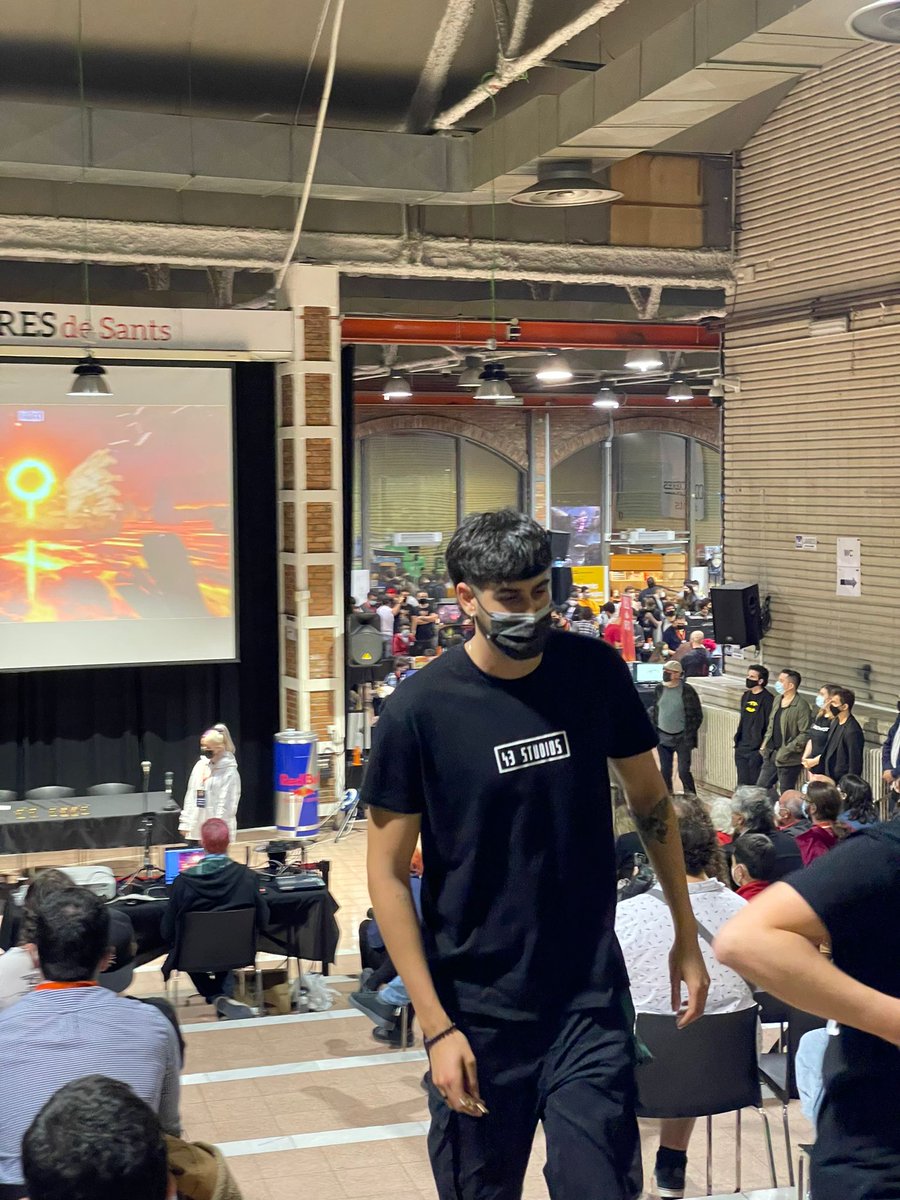 FerrizSanti's tweet photo. Ha sido un placer poder asistir a la @IndieDevDay. He conocido a gente increíble y ha sido una experiencia única. Muy agradecido con los organizadores y con todos los estudios por los juegazos! Lo del premio al mejor plataformas con @HellOfAnOffice ya es cosa de otro mundo..❤️ https://t.co/rE424i9aTF