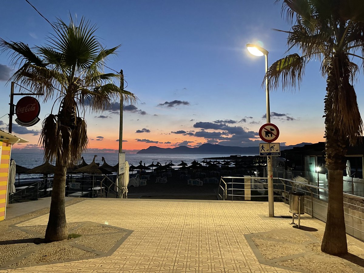 JaneHansom's tweet photo. Thats what I call a good sunrise. Morning dip in #mallorca incoming with ⁦@Got_To_Tri⁩ https://t.co/Y3FxBGb5zA