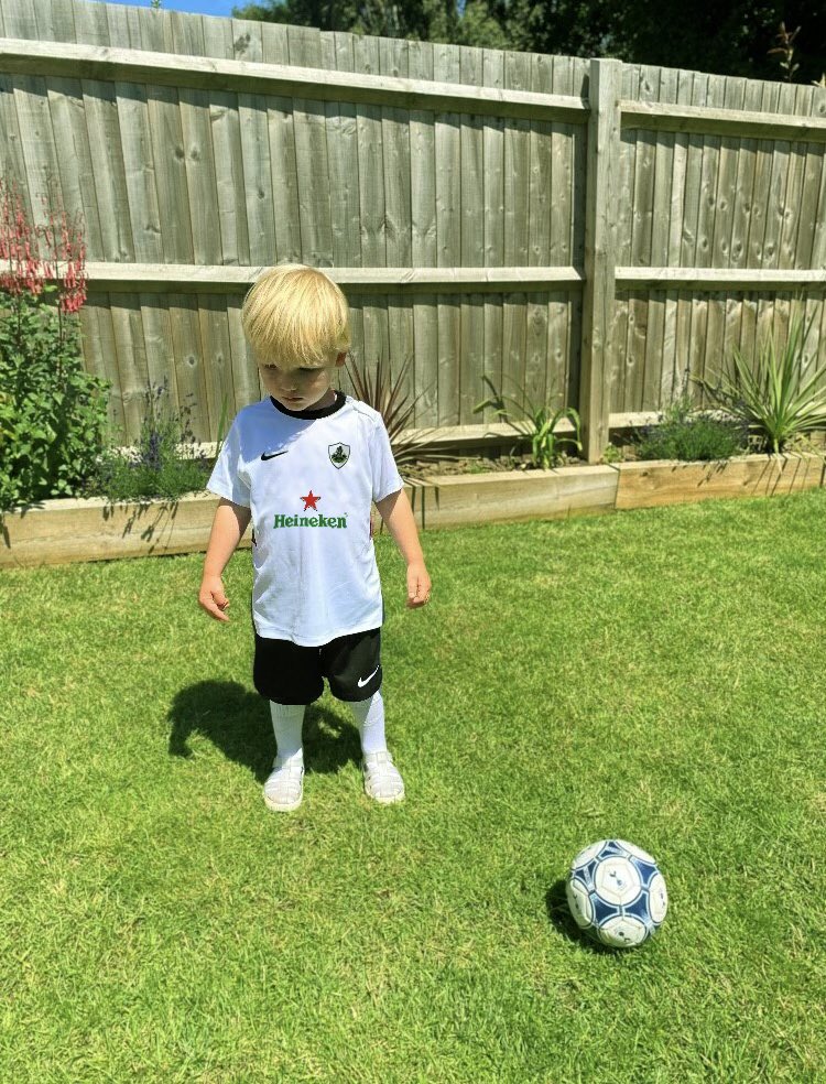 LagerLoyals's tweet photo. A very Happy Birthday to our youngest Loyal Fan, Mr Lucas Pannell! 

Lucas turns 3 today, and the club have gifted him his very first Loyals shirt! 15 more years, and he’ll be playing for #TheLoyals! 

We hope too see Lucas in the crowd soon cheering on his daddy @Pannell93! 🎂🎉 https://t.co/mz0CvqRiFi