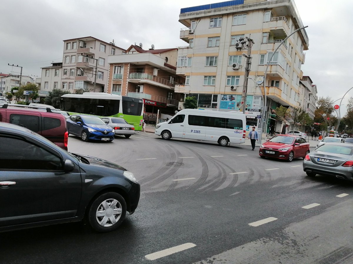 Özcan (@gorelemm) on Twitter photo Sevgili <a href="/BelediyeDarica/">Darıca Belediyesi</a> hergün yüzlerce çocuğun karşıdan karşıya geçtiği lokman Hekim cad. Saat kulesinin önüne bir trafik lambası yapsanız çocuklarımız rahat etse güzel olmazmı acaba <a href="/muzafferbiyik/">Muzaffer Bıyık</a> Sevgili <a href="/BelediyeDarica/">Darıca Belediyesi</a> hergün yüzlerce çocuğun karşıdan karşıya geçtiği lokman Hekim cad. Saat kulesinin önüne bir trafik lambası yapsanız çocuklarımız rahat etse güzel olmazmı acaba <a href="/muzafferbiyik/">Muzaffer Bıyık</a>