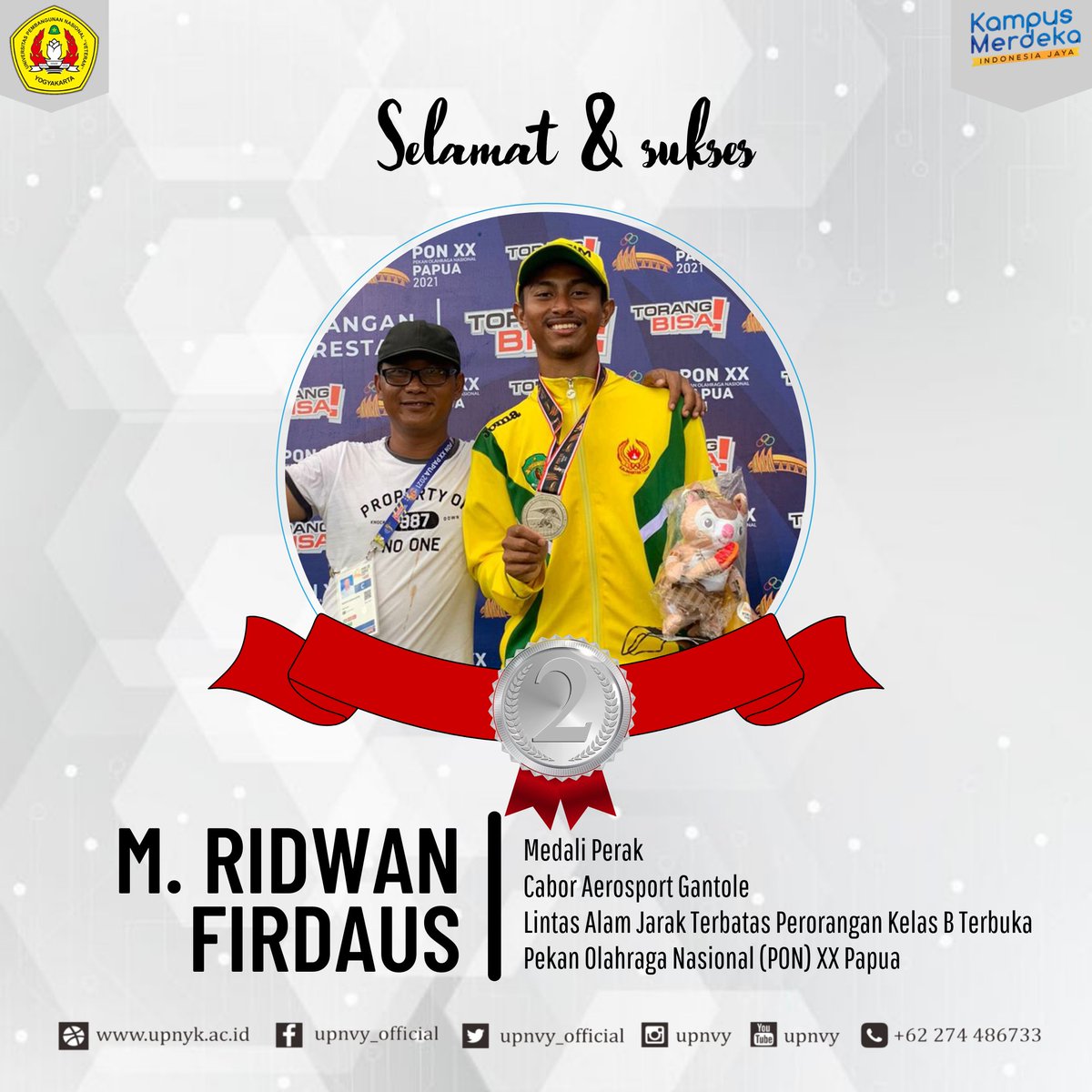 Mahasiswa #upnvy kembali menorehkan prestasi pada helatan Pekan Olahraga Nasional (PON) XX Papua tahun 2020. Muhammad Ridwan Firdaus, mhs Teknik Perminyakan angkatan 2017 berhasil meraih medali perak cabang olahraga Aerosport Gantole Kategori Lintas Alam Jarak Perorangan Kls B.