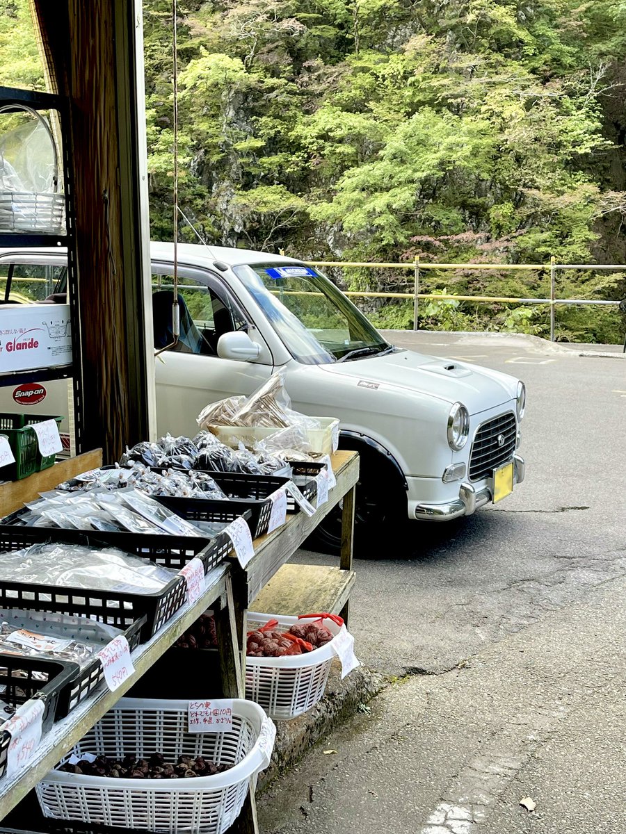 EightyQuarter's tweet photo. 秋山郷の 酷道ジーノ

 #ミラジーノ乗りと繋がろう2021秋 https://t.co/zTq9a13dxW