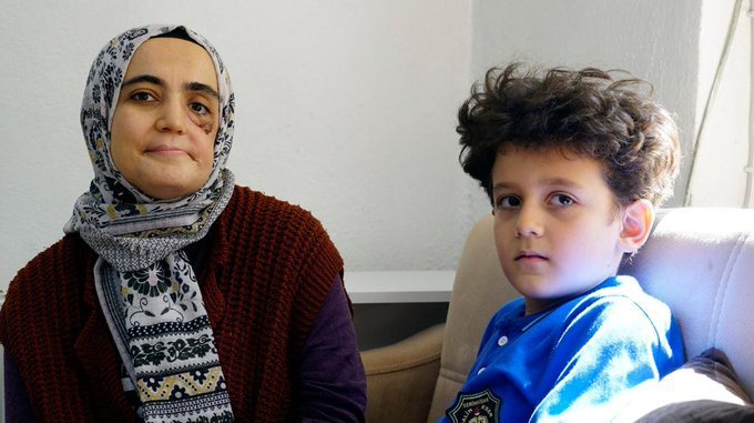 Hastalr_Tutuklu's tweet photo. Sadece YAŞAMAK İSTİYOR...

% 72 engelli, 4. evre kanser hastası Ayşe Özdoğan, cezaevinde sürekli hastaneye götürülüyor

Özdoğan'ın yaraları kanıyor, en temel ihtiyaçlarını bile tek başına karşılayamıyor 

@bernalacin35 @SKorurFincanci
#AyşeÖzdoğanaÖzgürlük 
#EkonomininDurumu https://t.co/UyfGKAaPJm