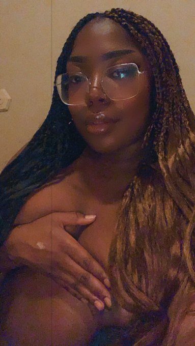 Hi babes  Low quality but sexiiiii https://t.co/gPT7rauTWl