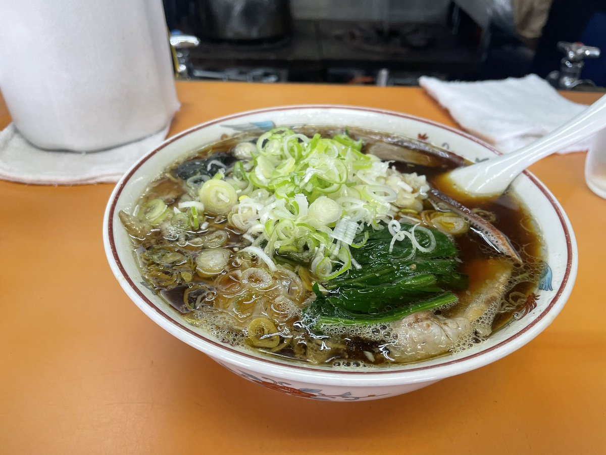 Depachica2's tweet photo. 11時の開店を待って長岡の青島食堂。生姜風味の醤油味。いつ来ても美味しい！
#54日目
#東北日本海側縦断
#長岡市 https://t.co/L2w029K5bm