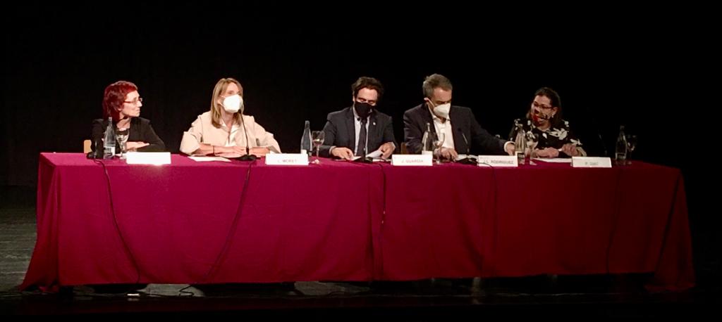 VirginiaMatulic's tweet photo. El 8 de ocubre presentamos en Sant Boi el de Máster Inclusión social y derechos de ciudadania de las personas con discapacidad y entregamos los diplomas a nuestros queridos estudiantes del Postgrado!! Muy felices por este camino realizado y por el comienzo de nuestro Máster (UB). https://t.co/Q074PUIcYx