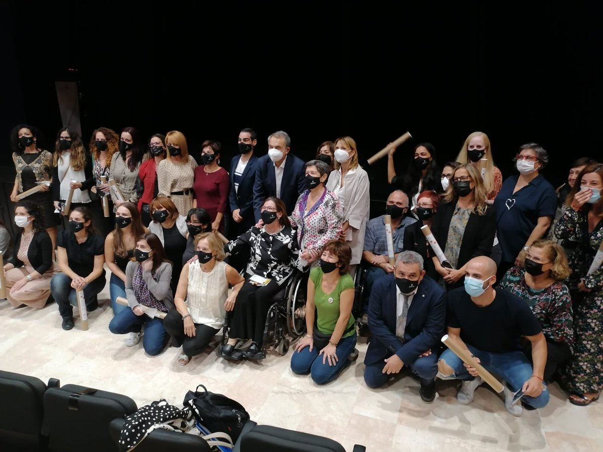 El 8 de ocubre presentamos en Sant Boi el de Máster Inclusión social y derechos de ciudadania de las personas con discapacidad y entregamos los diplomas a nuestros queridos estudiantes del Postgrado!! Muy felices por este camino realizado y por el comienzo de nuestro Máster (UB).