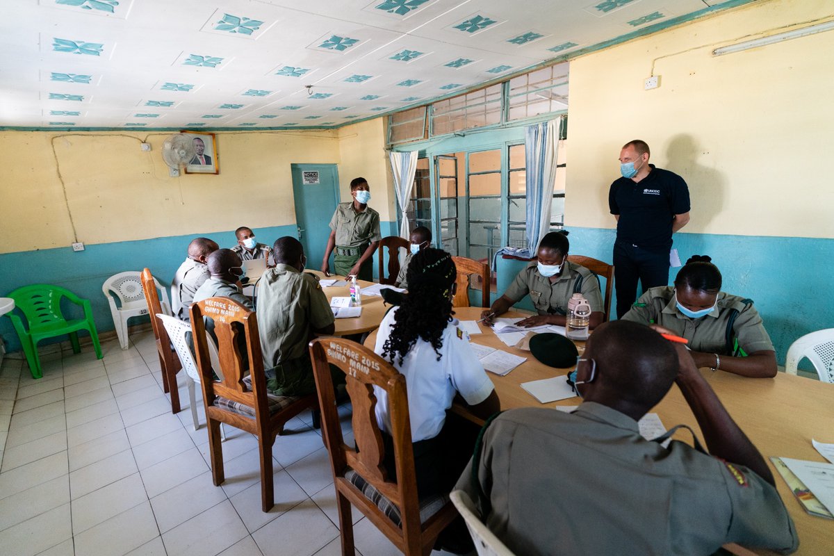 UNODC_BMB's tweet photo. @UNODC_MCP is supporting together with @UKCSSF &amp; #GPCP a 5-day training at #ShimoLaTewa Maximum Security Prison @PrisonsKe for 19 prison officers to become information collectors which contributes to better prison intelligence. #Kenya @UNODC_EA @ph_meissner https://t.co/vaLaaHn6ns