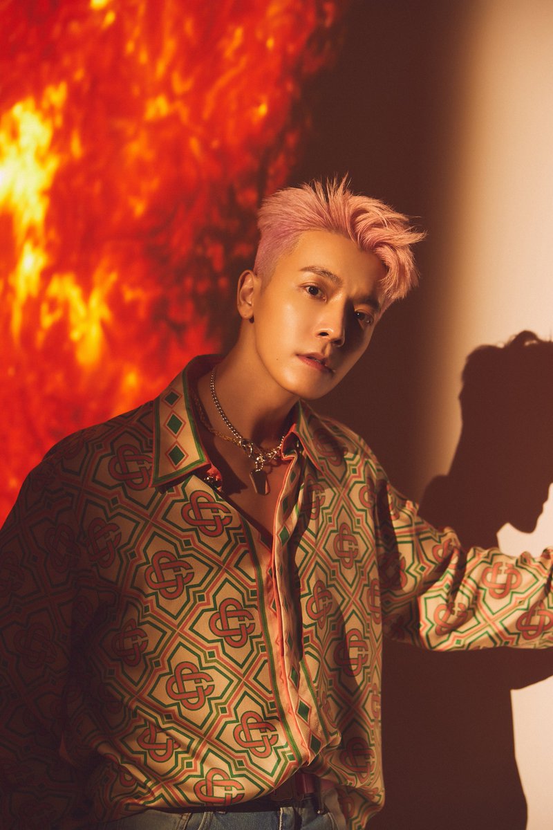 DONGHAE. tweet media